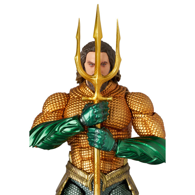 MAFEX AQUAMAN (GOLD ＆ GREEN SUIT)