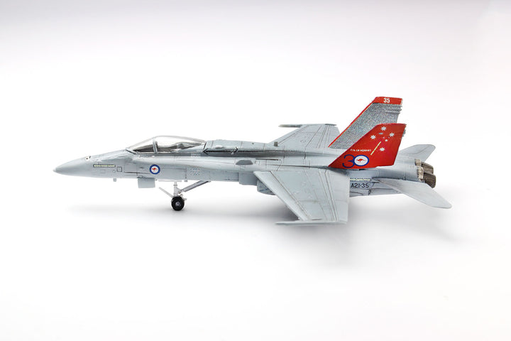 1/144 アメリカ海軍 F/A-18C ホーネット ブルーエンジェルス 2機セット