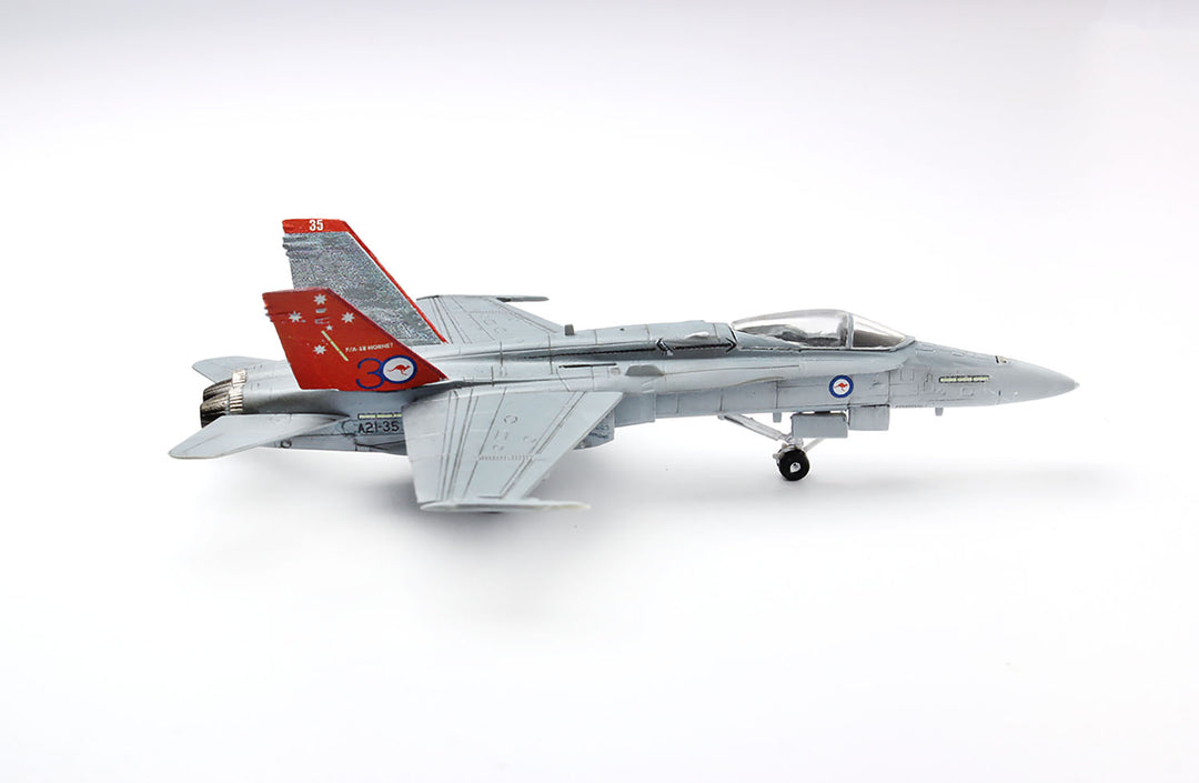 1/144 アメリカ海軍 F/A-18C ホーネット ブルーエンジェルス 2機セット