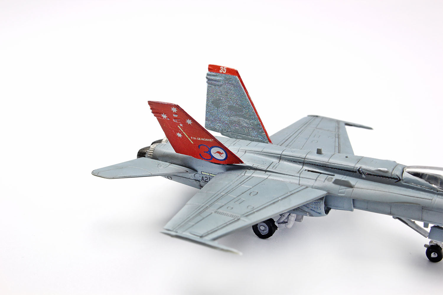 プラッツ 1/144 アメリカ海軍 F/A-18C ホーネット ブルーエンジェルス 2機セット プラモデル FC-23