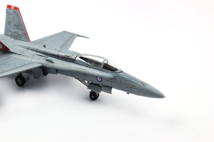 1/144 アメリカ海軍 F/A-18C ホーネット ブルーエンジェルス 2機セット