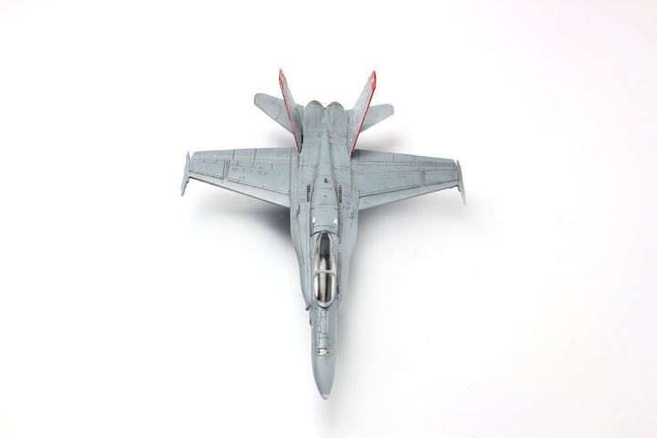 1/144 アメリカ海軍 F/A-18C ホーネット ブルーエンジェルス 2機セット