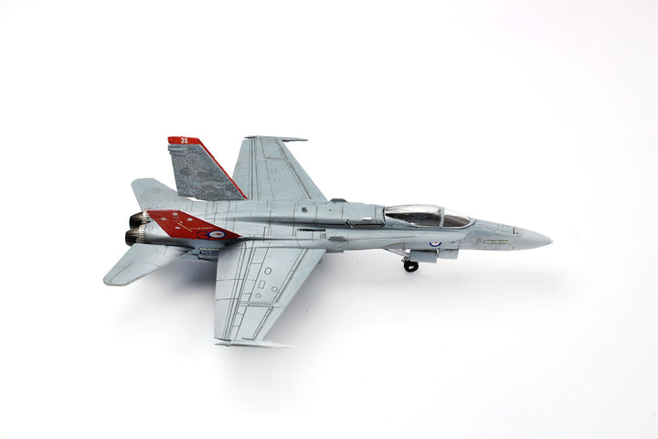 1/144 アメリカ海軍 F/A-18C ホーネット ブルーエンジェルス 2機セット