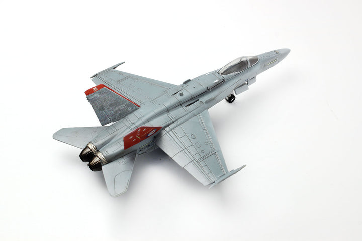 1/144 アメリカ海軍 F/A-18C ホーネット ブルーエンジェルス 2機セット