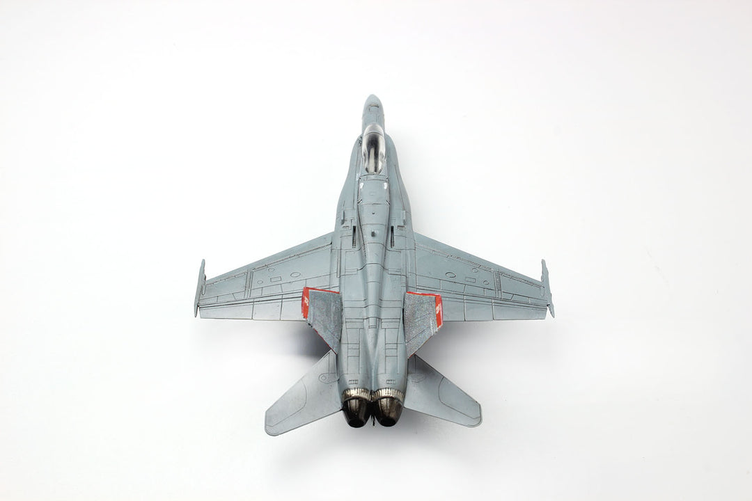 1/144 アメリカ海軍 F/A-18C ホーネット ブルーエンジェルス 2機セット