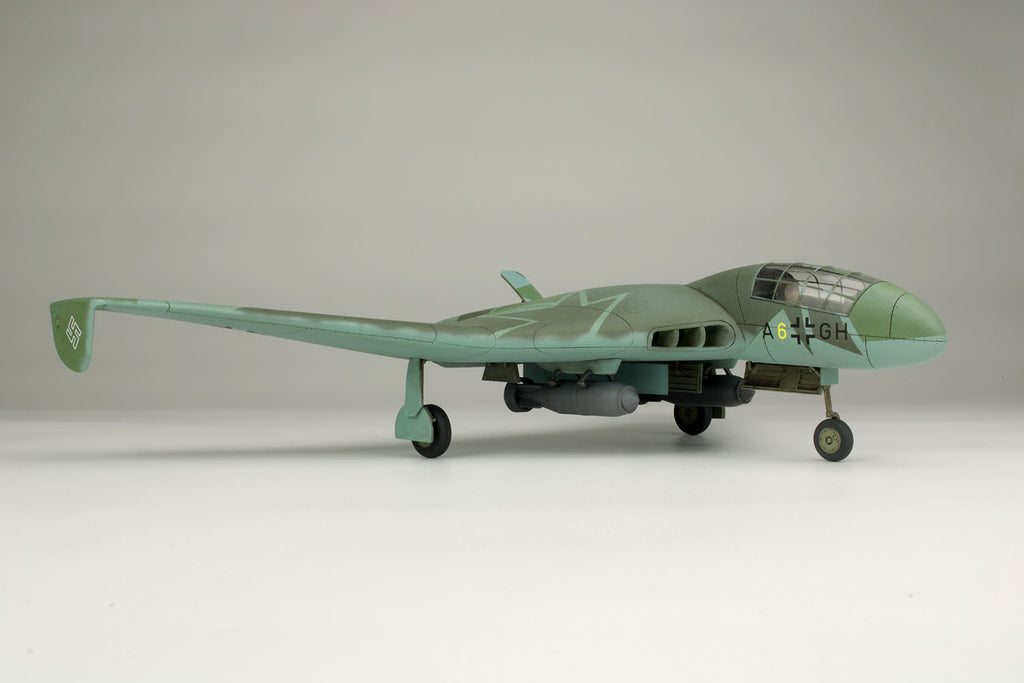 ドイツ空軍 フォッケウルフ1000高速爆撃機 重爆装仕様 1/48スケール 未塗装組立キット