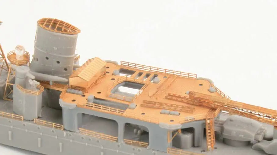 1/700 帝国海軍シリーズ 日本海軍軽巡洋艦 矢矧 （昭和20年/昭和19年） フルハルモデル（エッチングパーツ付き）