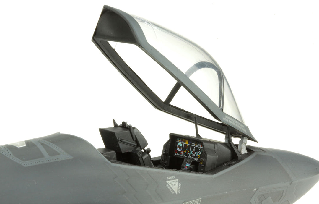 1/48 LS-008 F-35AライトニングII戦闘機 日本限定版