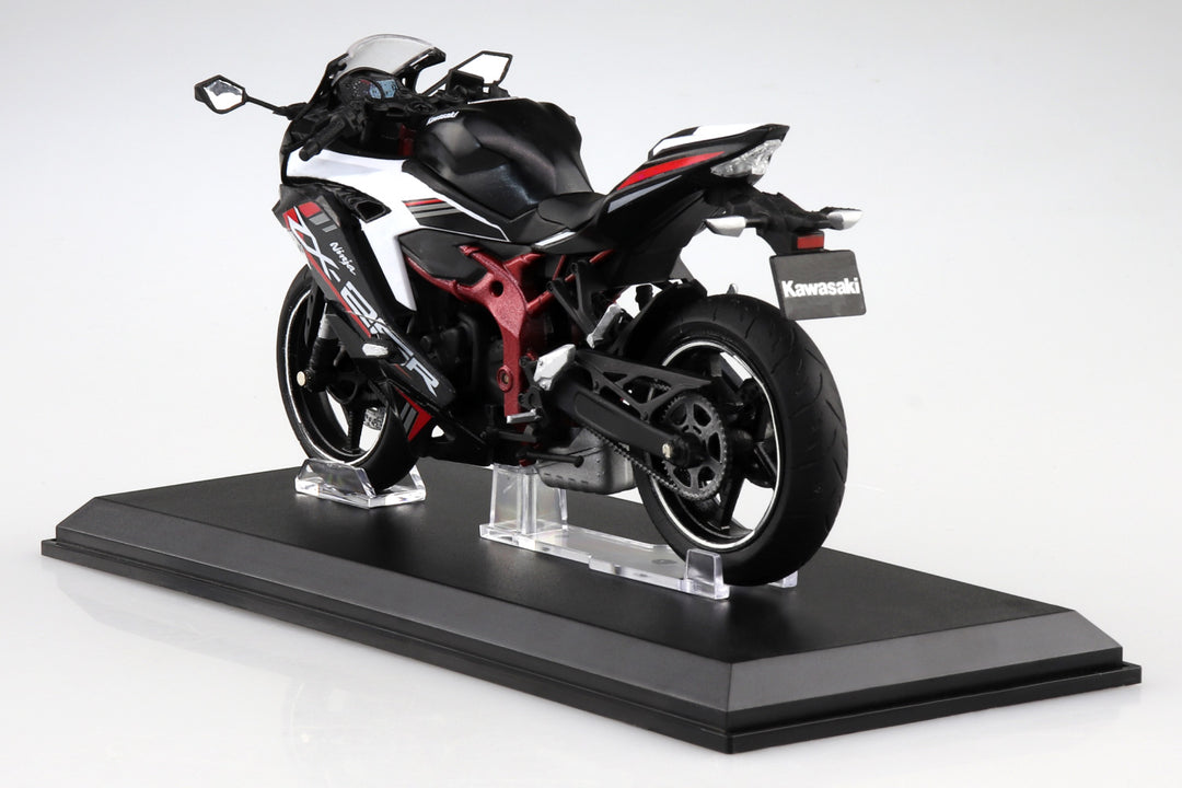 1/12 KAWASAKI Ninja ZX-25R メタリックスパークブラック×パールフラットスターダストホワイト