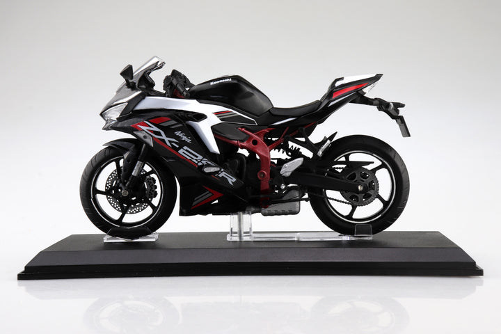 1/12 KAWASAKI Ninja ZX-25R メタリックスパークブラック×パールフラットスターダストホワイト