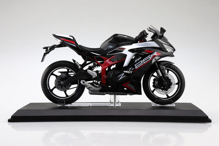 1/12 KAWASAKI Ninja ZX-25R メタリックスパークブラック×パールフラットスターダストホワイト